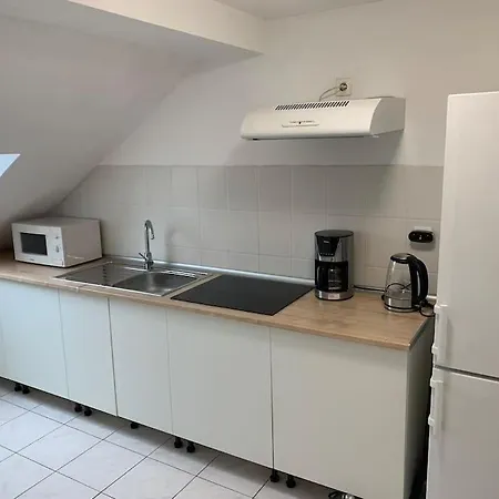 Apartment Cozy Little 2-room Retreat, A Tranquil Haven! *
